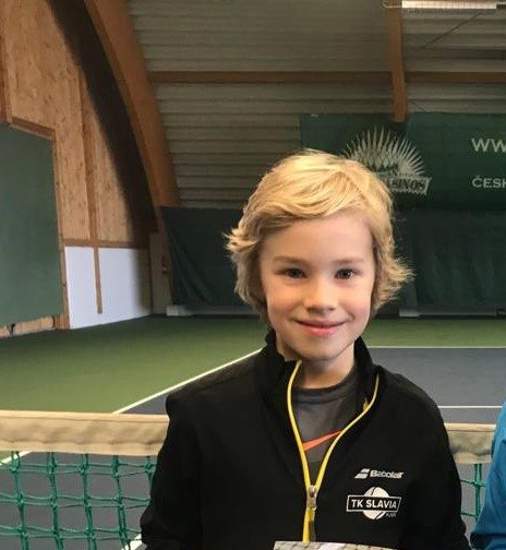 Štepán Fejka ovládá turnaje baby tenisu